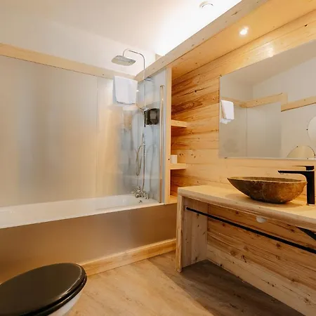 De La Paillere 3* Lavours